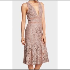 Lace midi plunge dress in  mauve